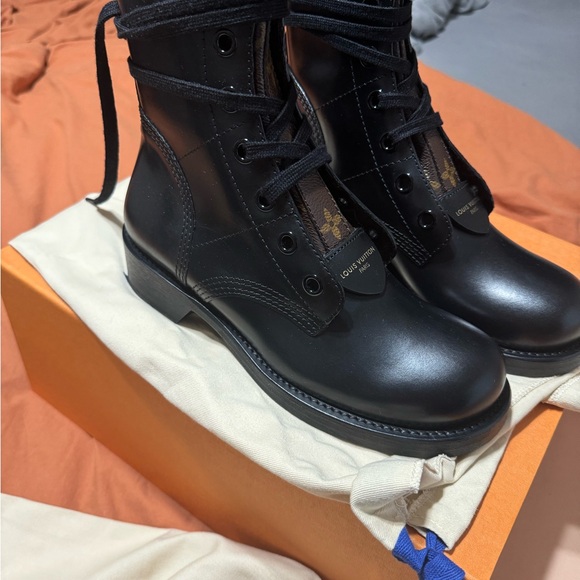 100% authentic  Louis Vuitton Metropolis Flat Ranger boots new size 37 - Picture 4 of 9